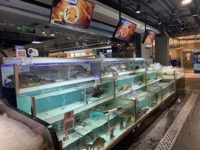 線下頻頻閉店，線上轉(zhuǎn)型“遇阻”，永輝超市賣場(chǎng)模式如何破局水產(chǎn)品零售？